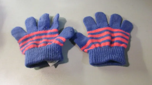 Used Toddler Purple/Pink Knit Gloves